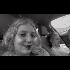 Meet your Posher, Mia